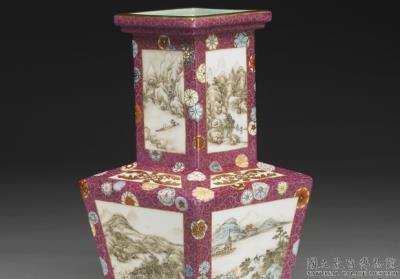 图片[2]-Pair of fang-sheng square vases in yang-ts’ai enamels with incised pattern of flower brocade and landscape décor 1742 (Ch’ien-lung reign)-China Archive